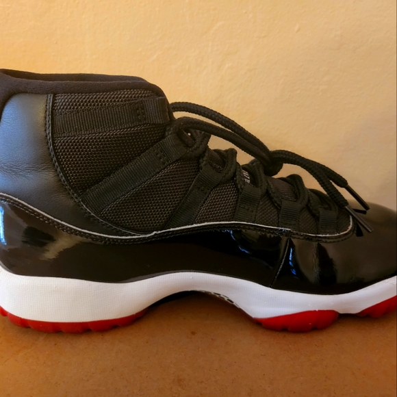 Jordan 11 Retro Playoffs Bred (2019) 378037-061 Size 9.5 - Picture 8 of 15